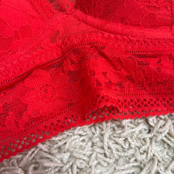 NWT Victoria Secret lace bralet Size S - Picture 3 of 7